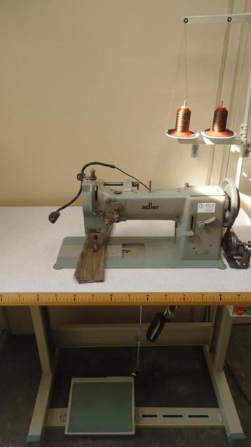 Industrie Naaimachine Adler 3 Voudig Transport(67-72 beschikbaar voor biedingen