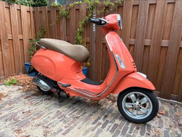 Vespa Primavera Scooter beschikbaar voor biedingen