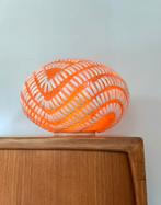 Vintage XL unieke glasfiber vloerlamp, lambert ‘80, Huis en Inrichting, Lampen | Vloerlampen, Vintage retro buisframe design rotan webbing papercord deens