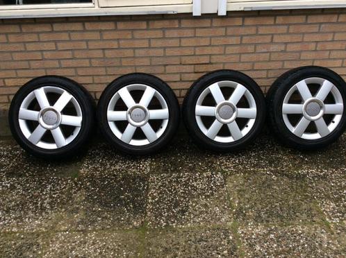 Audi A2  A1 16 inch velgen met zeer goede 185/55r16 banden, Auto's, Audi, Particulier, A2, Airbags, Airconditioning, Boordcomputer