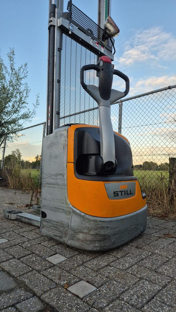 Nog een nette STIL stapelaar in zeer goede staat, Zakelijke goederen, Machines en Bouw | Heftrucks en Intern transport, Stapelaar