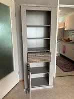 Boekenkast taupe met rieten mand 190 cm hoog, Huis en Inrichting, Kasten | Boekenkasten, Ophalen, Landelijk klassiek, 50 tot 100 cm