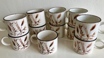 11 kopjes, 13 schoteltjes Wedgwood Midwinter Wild Oats beschikbaar voor biedingen
