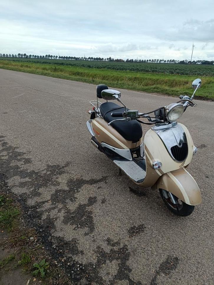 Benzhou Retro 50, Fietsen en Brommers, Scooters | Overige merken, Gebruikt, Benzine, Ophalen of Verzenden