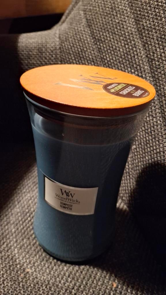 Nieuwe WoodWick Kaars - Tempest Tempete, Huis en Inrichting, Woonaccessoires | Kandelaars en Kaarsen, Nieuw, Kaars, Minder dan 25 cm