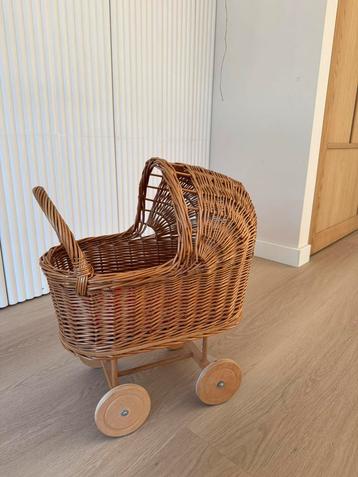 Rieten poppenwagen, nog heel mooi! beschikbaar voor biedingen