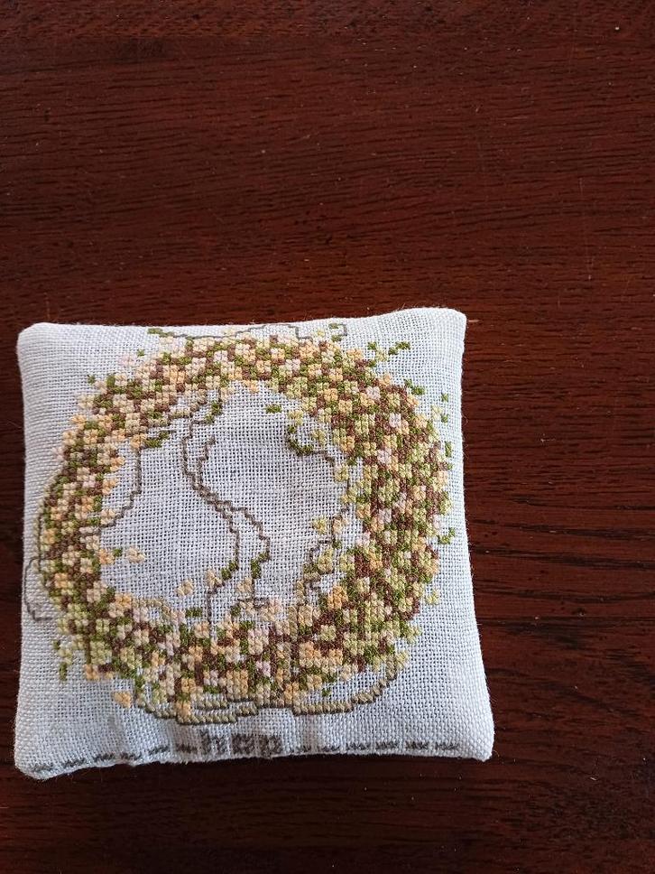 geurbuiltjes met borduurwerk en verse lavendel, Hobby en Vrije tijd, Borduren en Borduurmachines, Nieuw, Overige typen, Handborduren