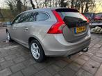 Volvo V60 1.6 D2 Momentum Automaat, Euro 5, Gebruikt, 4 cilinders, Leder en Stof