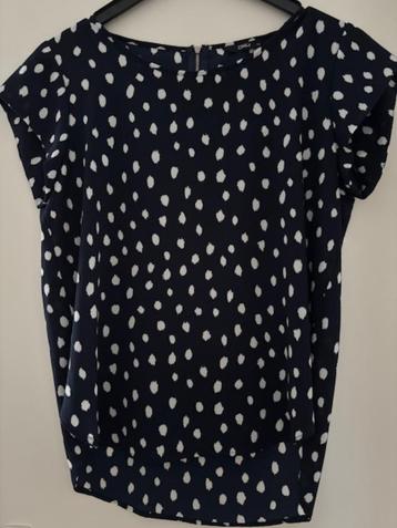 Blouse, blauw/wit met kort mouwtje beschikbaar voor biedingen