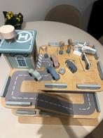 Nieuwe houten parkeergarage met auto's, Ophalen of Verzenden, Nieuw, Rij- of Hobbelspeelgoed