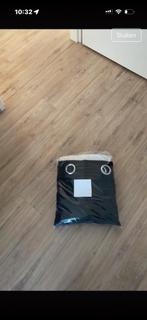 Gordijnen zwart 2 stuks 1.17 bij 1.38 hoog met ringen nieuw, Huis en Inrichting, Stoffering | Gordijnen en Lamellen, Ophalen of Verzenden