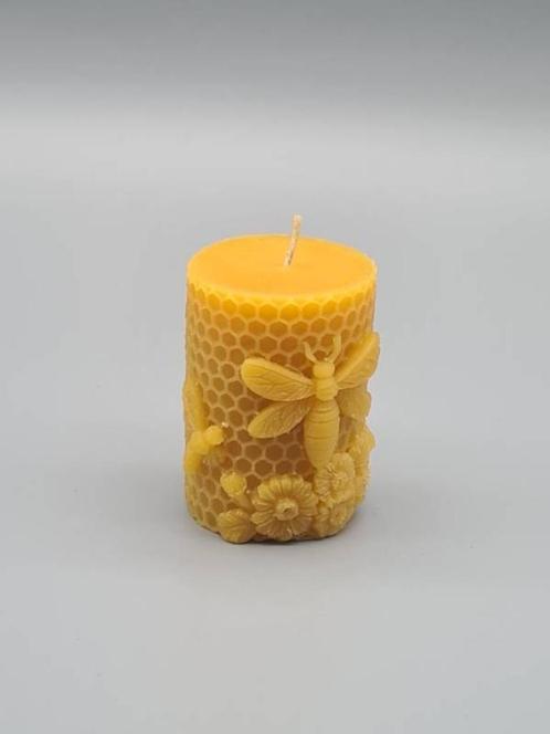 Ronde Bijenwas Kaars met Grote Bijen en Bloemen, Huis en Inrichting, Woonaccessoires | Kandelaars en Kaarsen, Minder dan 25 cm