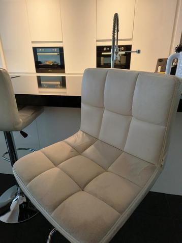 Witte verstelbare krukken  beschikbaar voor biedingen