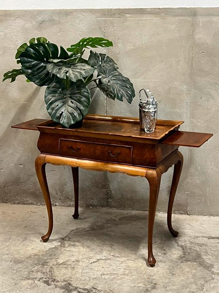 Oude Engelse Theetafel, wortelnoten, Antiek en Kunst, Antiek | Meubels | Tafels, Ophalen