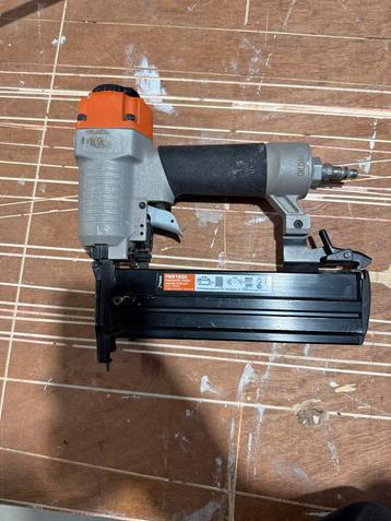 Paslode FNS1850 Pneumatische Tacker beschikbaar voor biedingen
