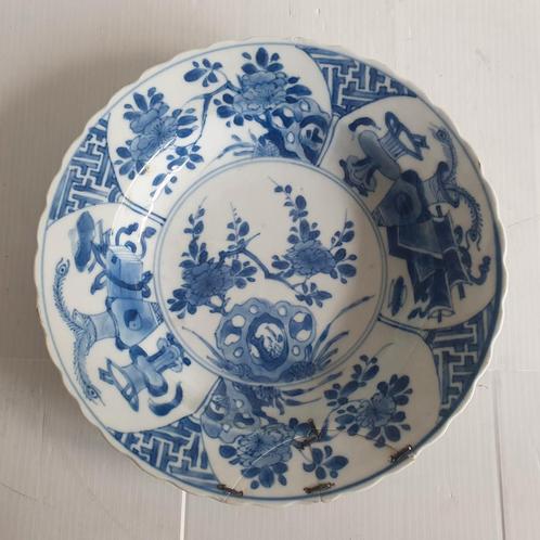 Chinees porselein - gekramd diep bordje - 19,5 cm, Antiek en Kunst, Antiek | Porselein, Ophalen of Verzenden