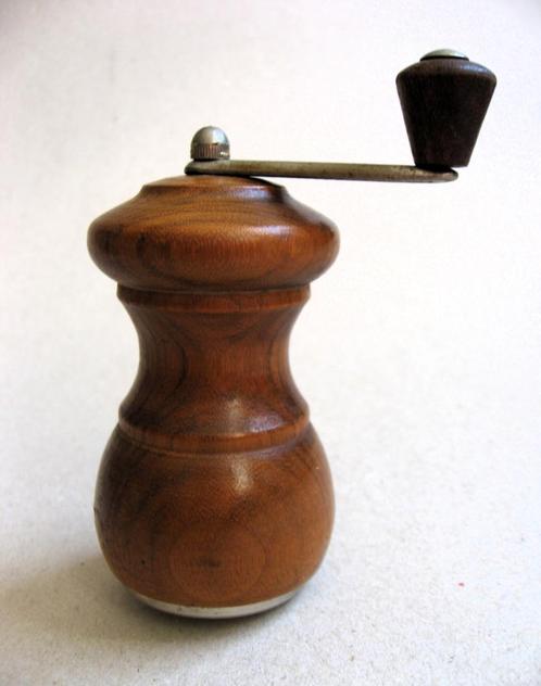 Vintage teakhouten nootmuskaatmolen van Zassenhaus, Antiek en Kunst, Antiek | Keukenbenodigdheden, Ophalen of Verzenden