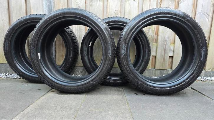 Mooie set Goodyear 235 45 18 UltraGrip winterbanden, Auto-onderdelen, Banden en Velgen, Band(en), Winterbanden, 18 inch, 235 mm
