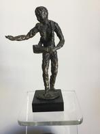 Metalen beeldje van huib van den Hoven 20,5 centimeter, Antiek en Kunst, Ophalen of Verzenden