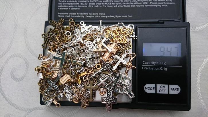 Verzameling lot metalen kruisjes 95 gram, Verzamelen, Religie, Nieuw, Ophalen of Verzenden