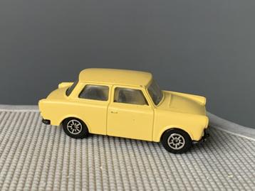 TRABANT zachtgeel MAISTO 7cm speelgoedautootje Majsto beschikbaar voor biedingen