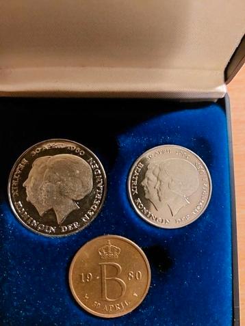 Herdenkingsmunten troonswisseling Juliana en Beatrix  beschikbaar voor biedingen