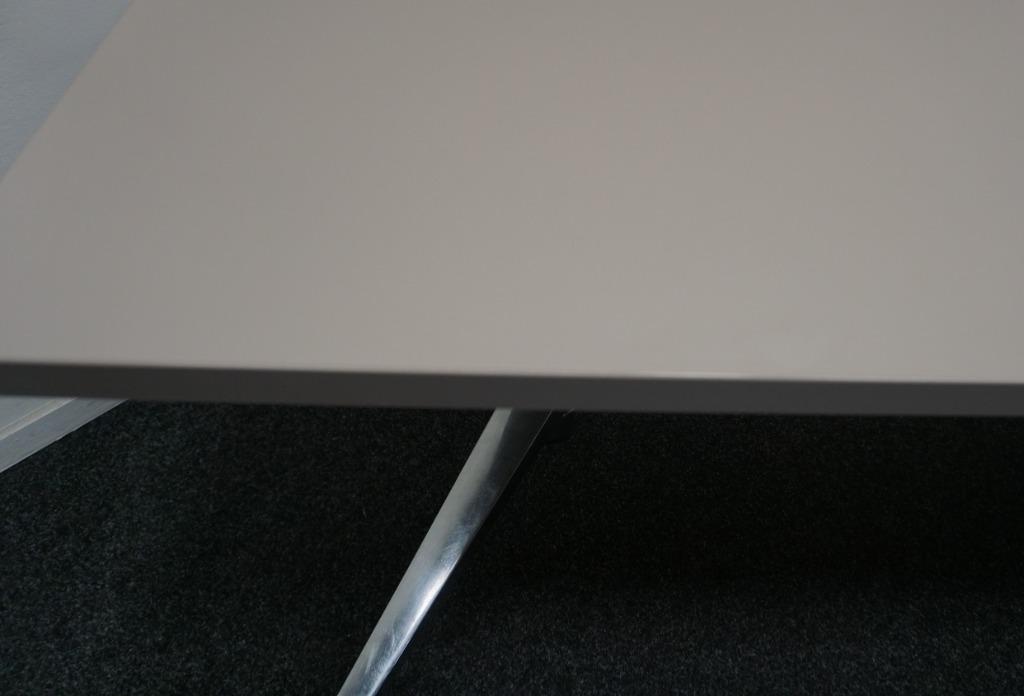 Wiesner Hager Verrijdbare klaptafel | Beige blad 160 x 80 cm, Huis en Inrichting, Tafels | Eettafels, Overige houtsoorten, Gebruikt