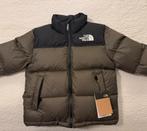The North Face - Teen - 10yr - M - Nuptse - new taupe green, Ophalen of Verzenden, Nieuw, Jongen of Meisje, Jas