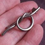 Oude Verzilverde Broche KNOOP, Verzenden, Gebruikt, Zilver, Overige materialen