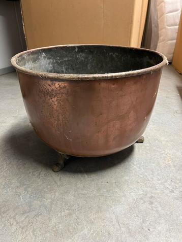 Koperen Ketel op Pootjes beschikbaar voor biedingen