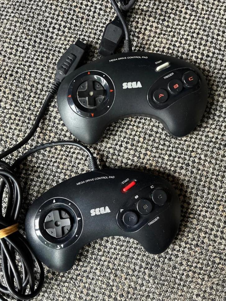 Sega Mega Drive controllers 2 stuks - getest op correcte wer, Spelcomputers en Games, Spelcomputers | Sega, Gebruikt, Mega Drive