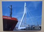 Foto schip Boulder onder Erasmusbrug Rotterdam 2007, Verzamelen, Scheepvaart, Ophalen of Verzenden, Nieuw, Motorboot, Kaart, Foto of Prent