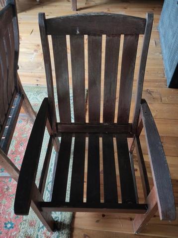 4 houten robuuste tuinstoelen  beschikbaar voor biedingen