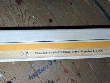 Plakplinten beschikbaar voor biedingen