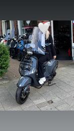 Vespa sprint, Ophalen, Zo goed als nieuw, Benzine