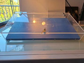 (Professionele) tafel vitrine beschikbaar voor biedingen