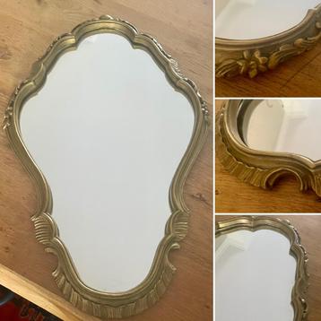 Prachtige Franse vintage spiegel, bronskleur, bewerkte lijst beschikbaar voor biedingen