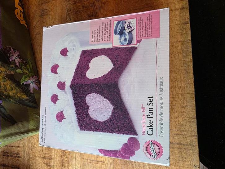Heart cake pan set wilton, Hobby en Vrije tijd, Feestartikelen, Nieuw, Versiering, Ophalen of Verzenden