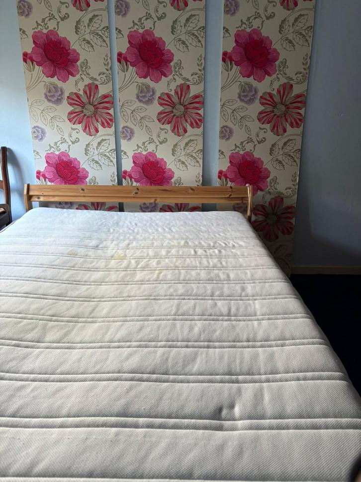 Ikea NEIDEN bed 140x200 + LUROY lattenbodem, Huis en Inrichting, Slaapkamer | Bedden, Gebruikt, Tweepersoons, 140 cm, 200 cm, Hout