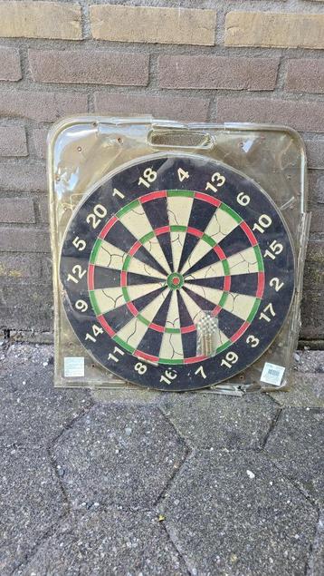 Gratis dartsbord, gebruikt, direct af te halen beschikbaar voor biedingen