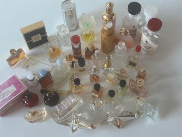 40 Vintage Parfum Miniaturen beschikbaar voor biedingen