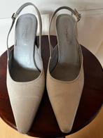 beige leren pumps van Dolcis, Kleding | Dames, Schoenen, Ophalen, Pumps, Beige, Zo goed als nieuw
