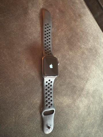 Apple watch 6 Nike beschikbaar voor biedingen