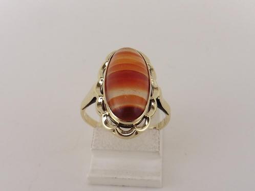 Gouden damesring met streepagaat, Sieraden, Tassen en Uiterlijk, Ringen, Gebruikt, Dame, 17 tot 18, Overige kleuren, Goud, Ophalen of Verzenden