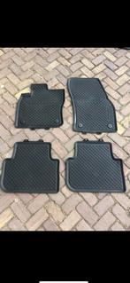 VW Tiguan Rubberen Automatten Set, Auto diversen, Automatten, Ophalen of Verzenden, Zo goed als nieuw