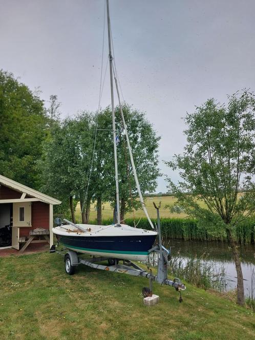 Te koop Laser16 2,2x5,2 meter toerzeilboot met trailer en BB, Watersport en Boten, Open zeilboten, Gebruikt, Overige typen, 3 tot 6 meter