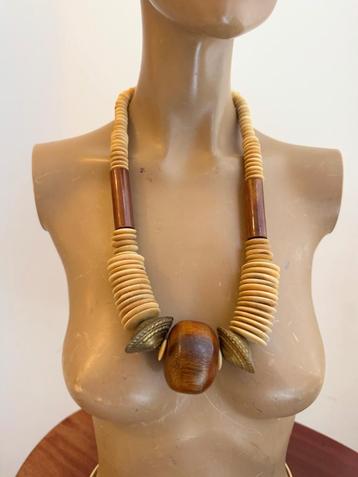 houten ketting grote kralen vintage 70 cm  beschikbaar voor biedingen