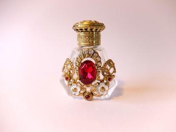 oud vintage parfumflesje uit Tsjechië beschikbaar voor biedingen