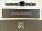 Apple watch Nike series 4, 44mm, Ophalen, Zo goed als nieuw, Grijs, IOS