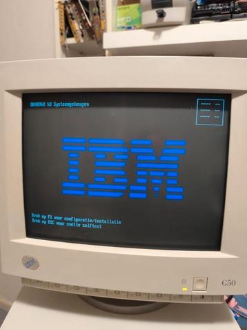 IBM G50 15" CRT monitor in zeer nette staat beschikbaar voor biedingen